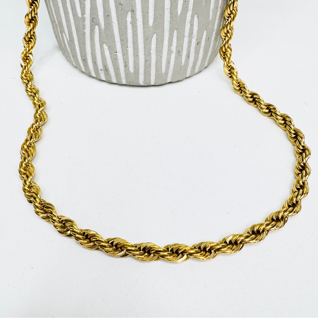 Vintage Monet Twisted Chain Gold Tone Necklace 14$